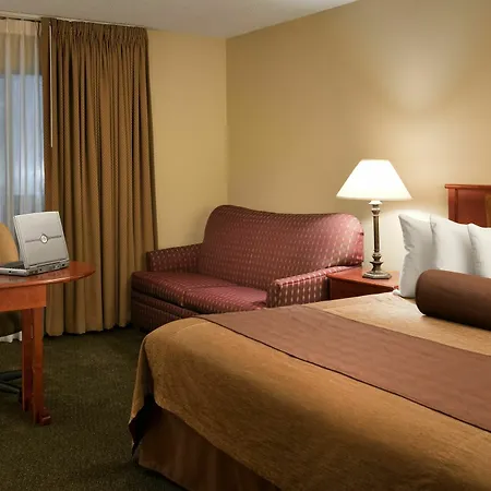 Clubhouse Oakbrook Inn & Suites